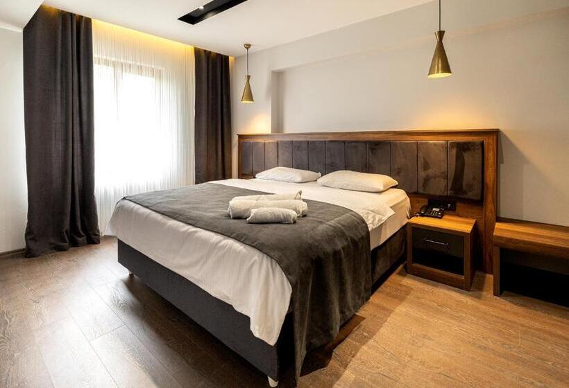 Camera Familiare Vista Montagna, Türkler Suite