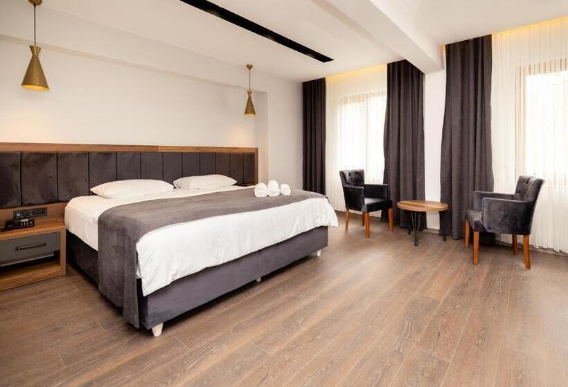 Camera Familiare Vista Montagna, Türkler Suite