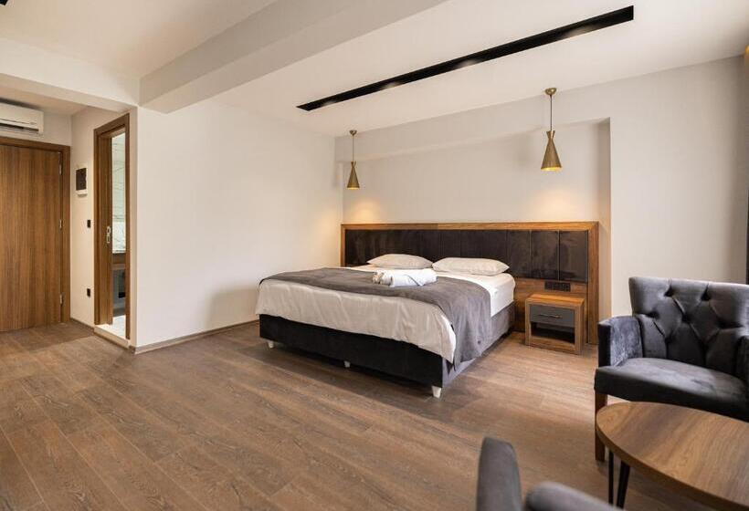 Camera Familiare Vista Montagna, Türkler Suite