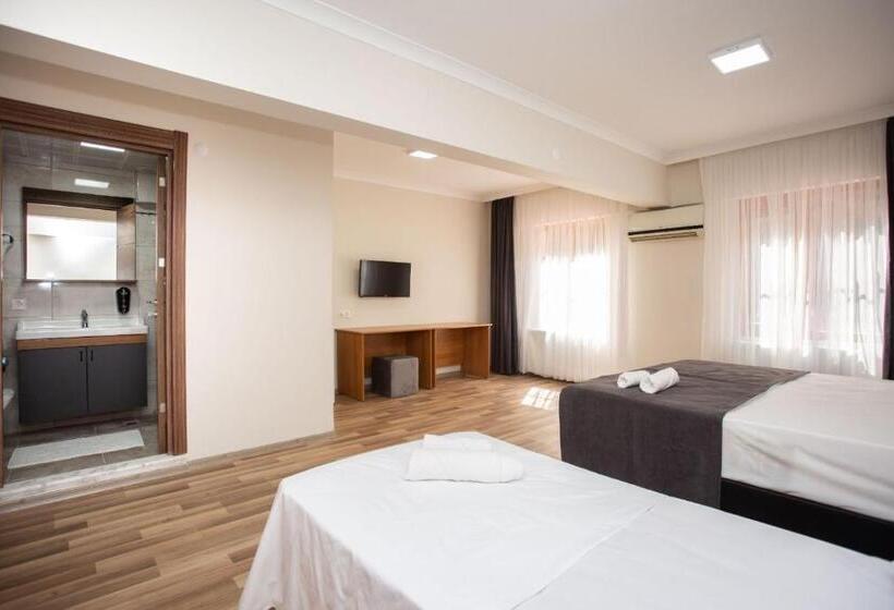 Monolocale Standard, Türkler Suite