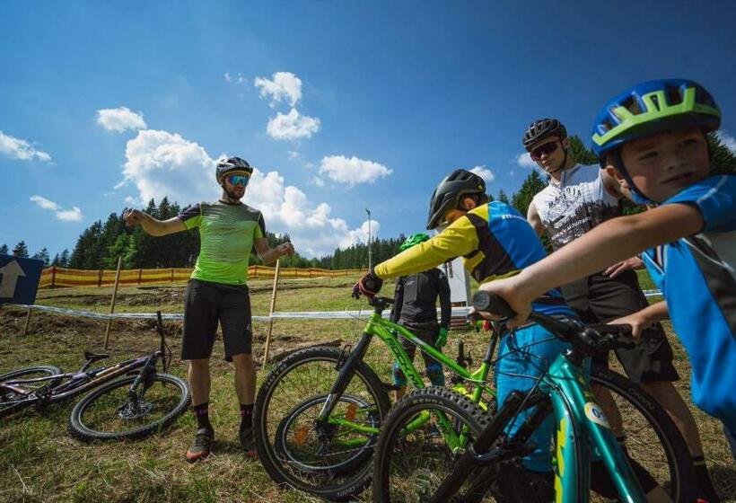 스탠다드 룸 공동 욕실, Churáňov Stadion