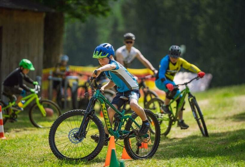 스탠다드 룸 공동 욕실, Churáňov Stadion