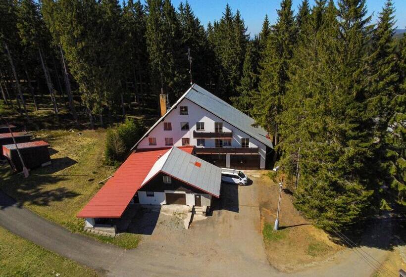 침실 2개 스위트, Churáňov Stadion