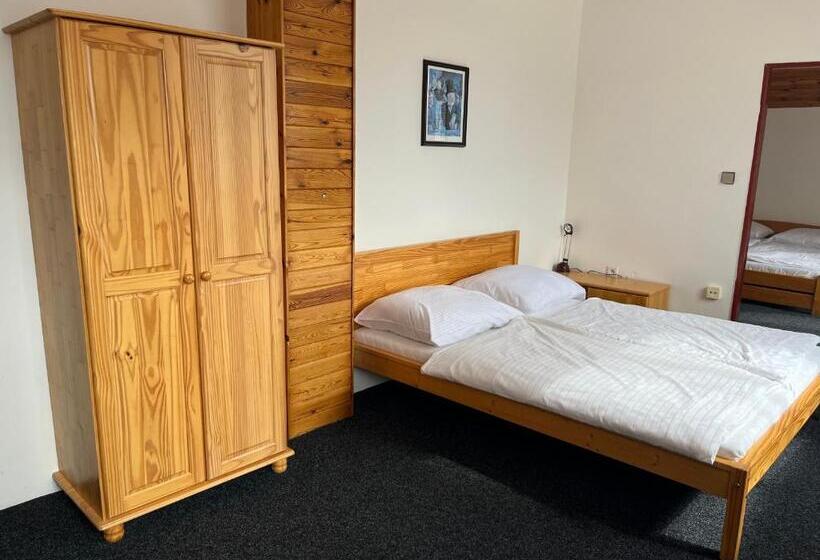 침실 2개 스위트, Churáňov Stadion