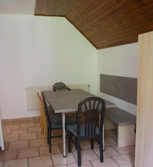 스탠다드 룸 공동 욕실, Churáňov Stadion