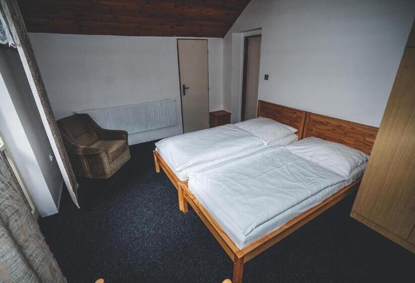 침실 2개 스위트, Churáňov Stadion