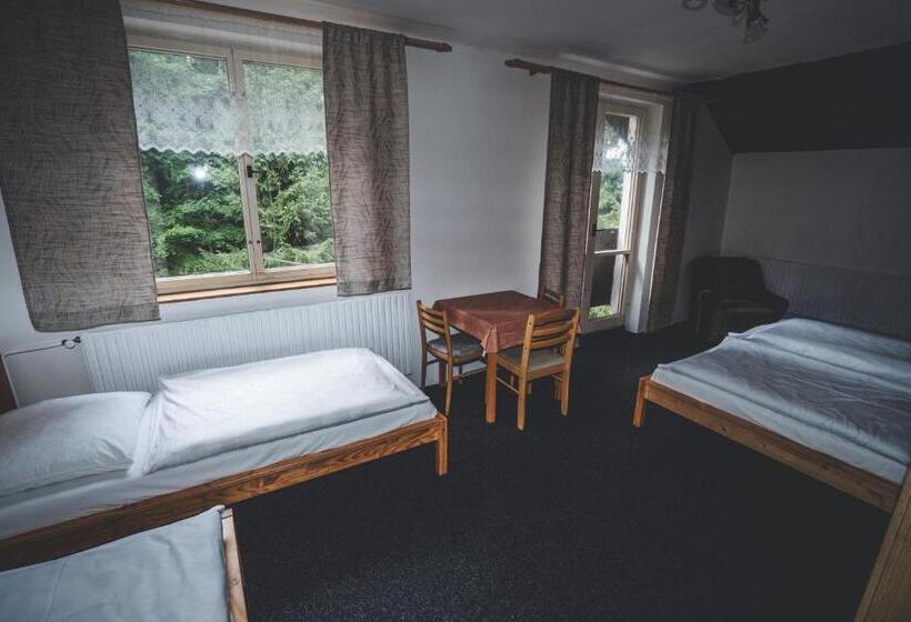 침실 2개 스위트, Churáňov Stadion