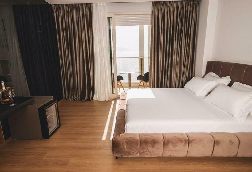 اتاق سه نفره سوپریور با چشم‌انداز دریا, Grand Mirage