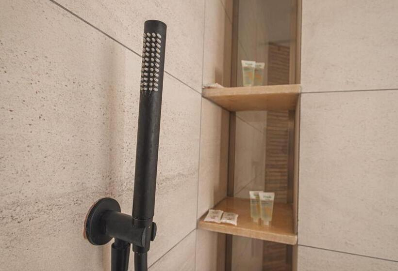 اتاق لوکس با بالکن و چشم‌انداز دریا, Grand Mirage