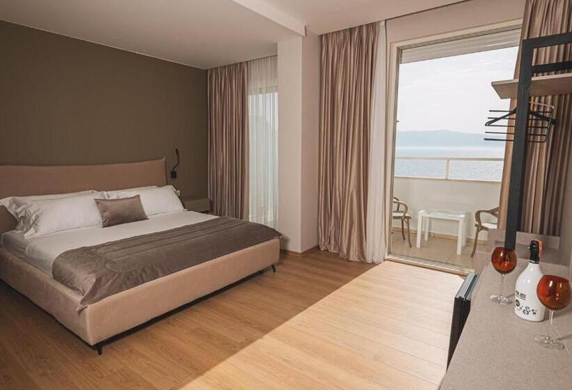اتاق لوکس با بالکن و چشم‌انداز دریا, Grand Mirage