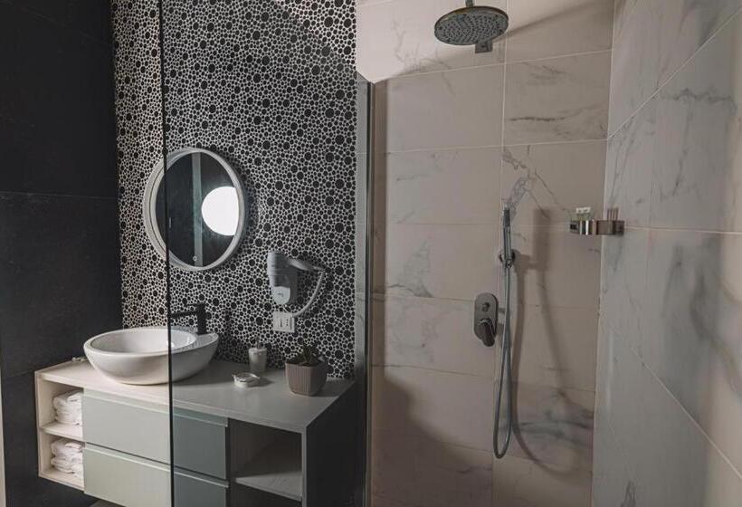 اتاق لوکس با بالکن و چشم‌انداز دریا, Grand Mirage