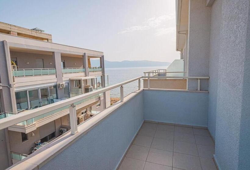 اتاق لوکس با بالکن و چشم‌انداز دریا, Grand Mirage