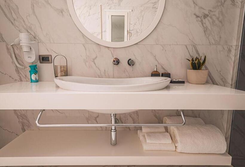 اتاق استاندارد چهار تخته, Grand Mirage