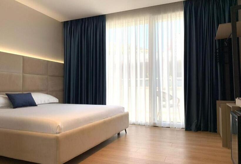 اتاق لوکس با بالکن و چشم‌انداز دریا, Grand Mirage