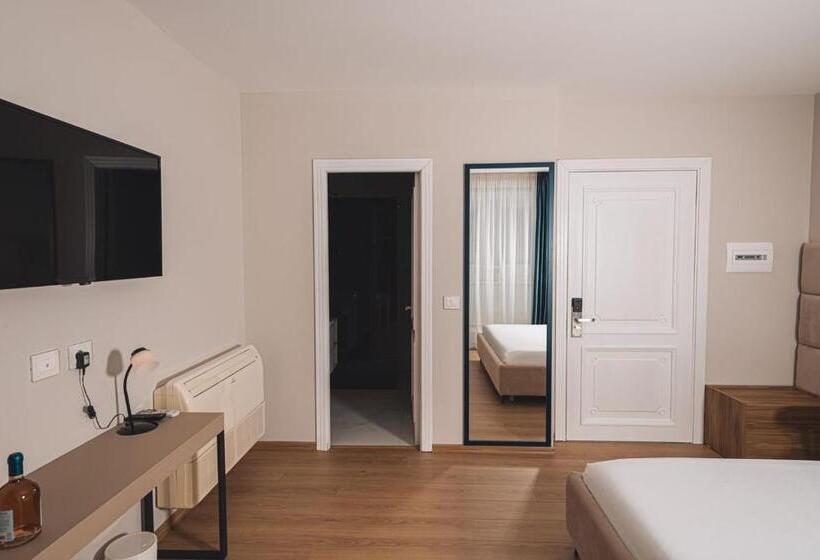 اتاق لوکس با بالکن و چشم‌انداز دریا, Grand Mirage