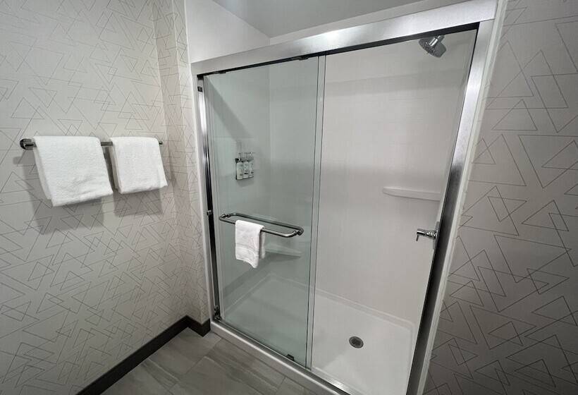 جناح لذوى الاحتياجات الخاصة, Holiday Inn Express & Suites   Tomah, An Ihg