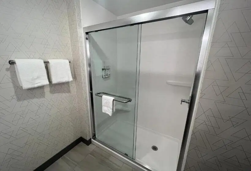 キングサイズベッドのスイートルーム, Holiday Inn Express & Suites   Tomah, An Ihg