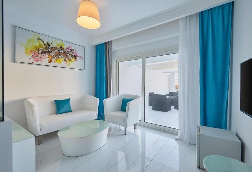 سوییت جونیور, Golden Palace Marina