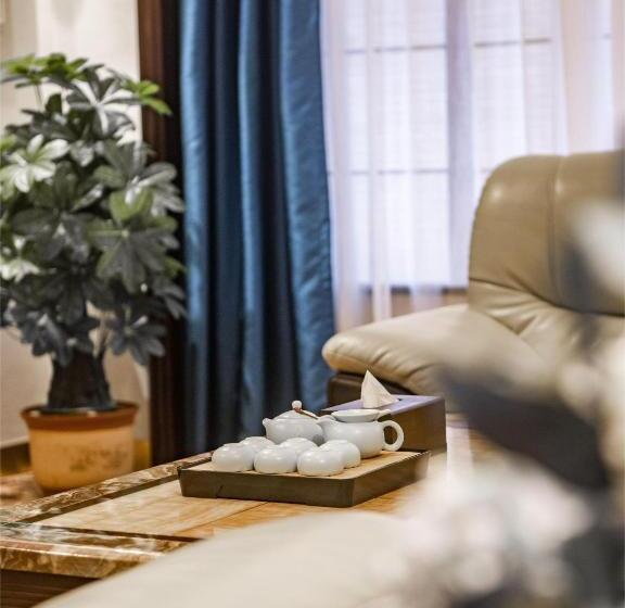 סוויטה דלוקס, Junyue