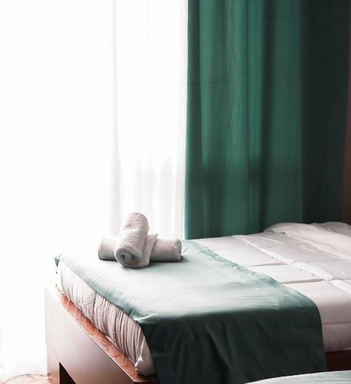 חדר סטנדרט לשלושה עם נוף צדדי לים, Kristal