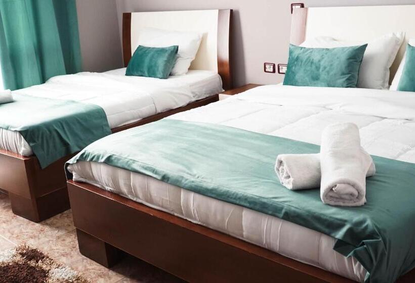 חדר סטנדרט לשלושה עם נוף צדדי לים, Kristal