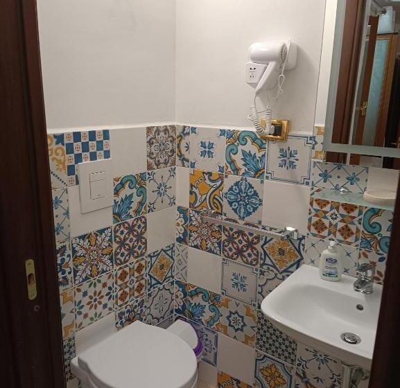 اتاق استاندارد سه نفره, Il Roseto