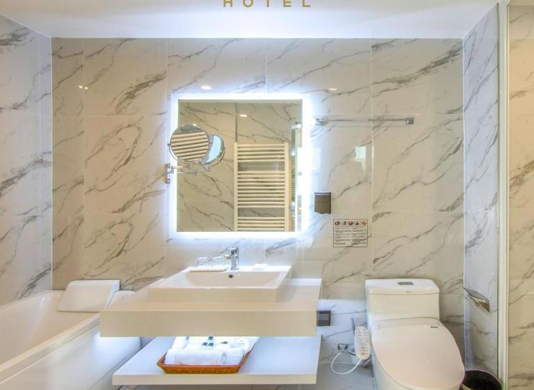 اتاق خانوادگی, Aurora