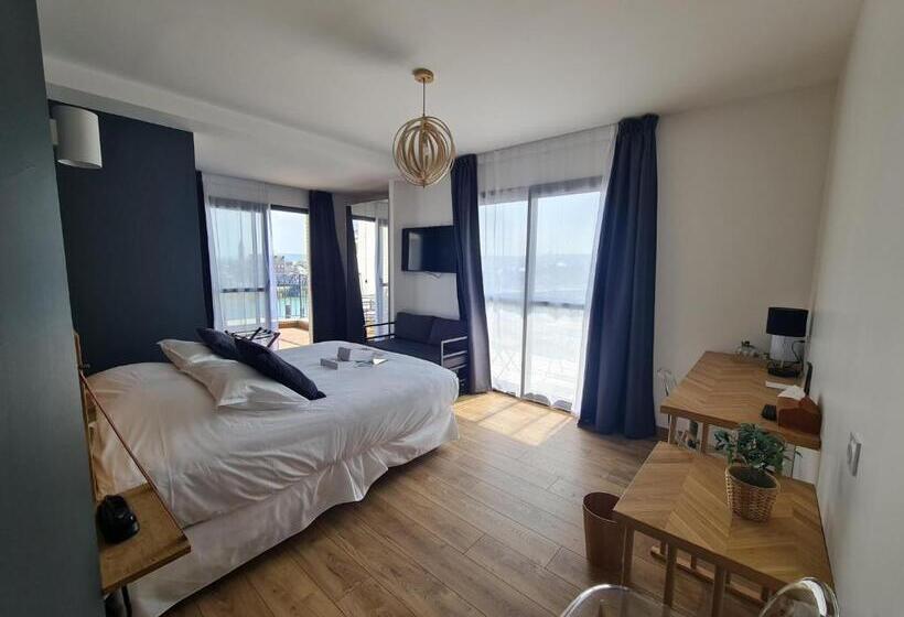 Номер Deluxe Вид на Море с Балконом, La Tour Aux Crabes Près De La Plage