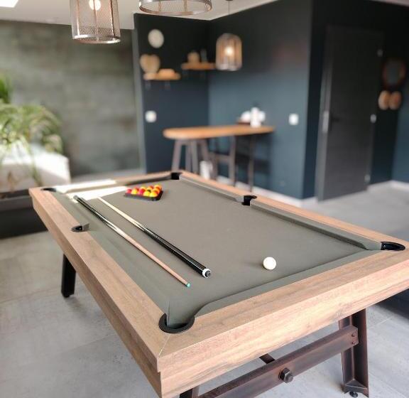 غرفة قياسية مزوَّدة بجاكوزي, Detente De La Lys