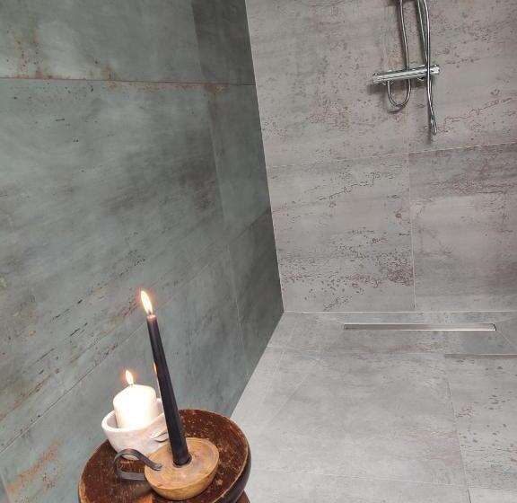 غرفة قياسية مزوَّدة بجاكوزي, Detente De La Lys