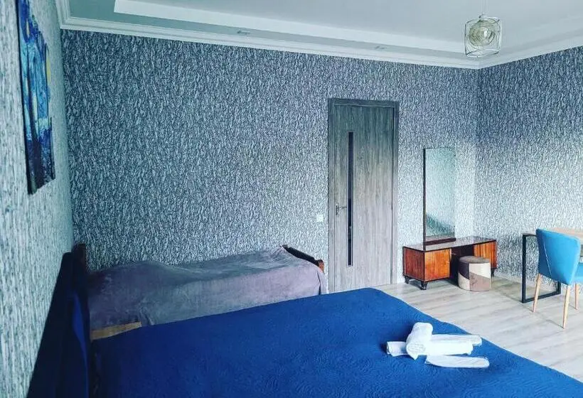 اتاق استاندارد با چشم‌انداز کوهستان, White House In Borjomi