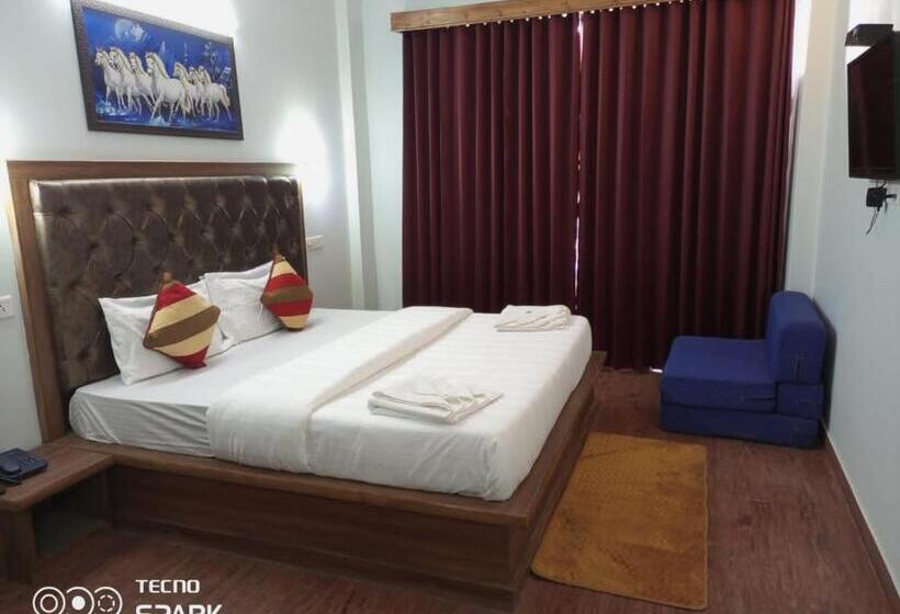 标准间带阳台, Treebo Trend Shubham Nature Villa With Mountain View