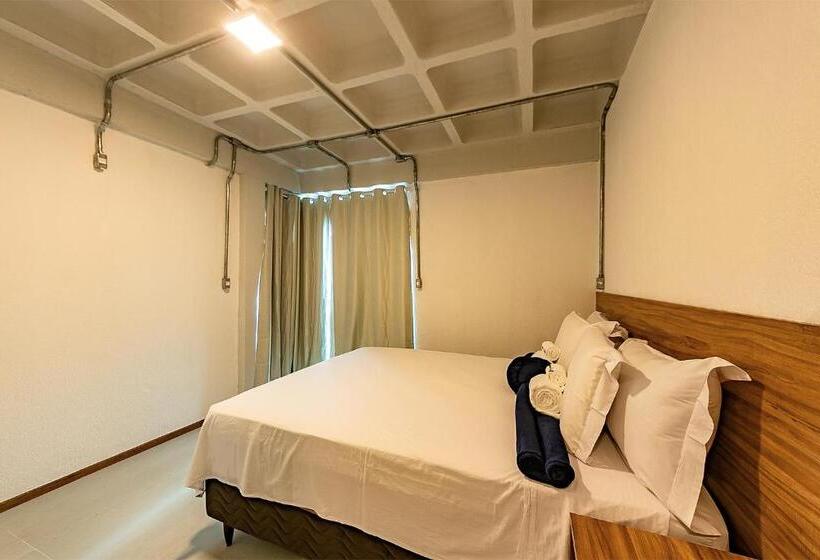 דירת חדר, Antiquus Apart