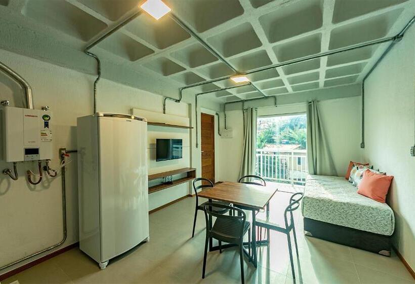 דירת חדר, Antiquus Apart