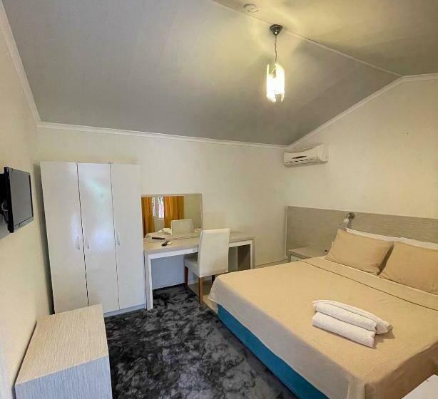 Quarto Triplo Standart, Moy Side