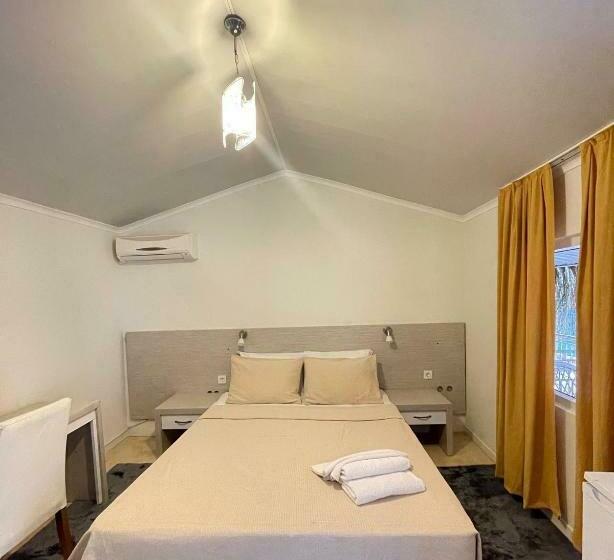 Quarto Triplo Standart, Moy Side