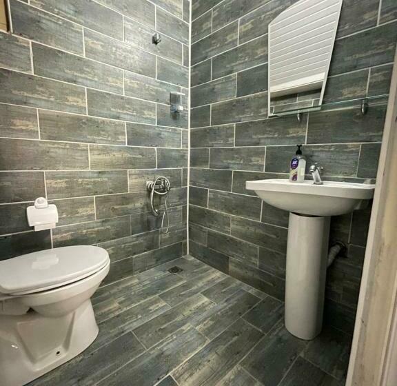 Quarto Triplo Standart, Moy Side