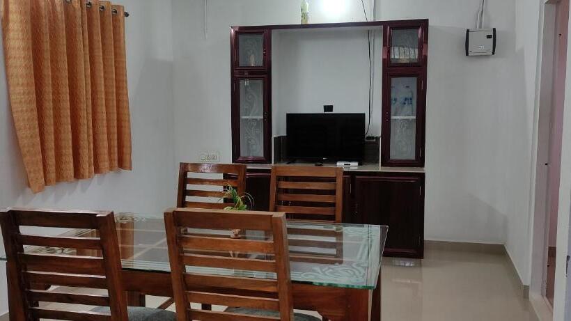 Четырехместный Номер Стандарт, Norwegian Homes Guest House  Munnar