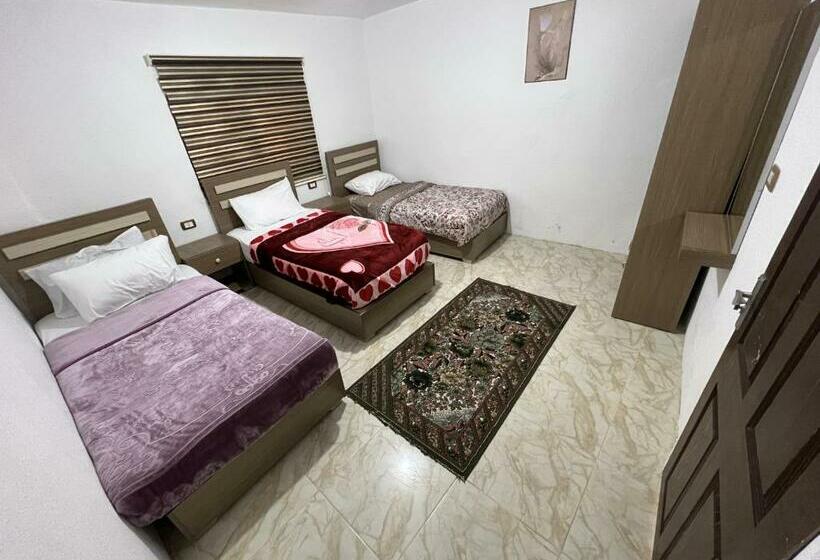 اتاق استاندارد سه نفره, Z3 Hostel