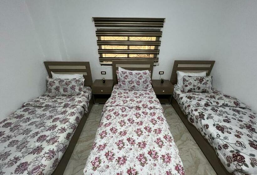 اتاق استاندارد سه نفره, Z3 Hostel