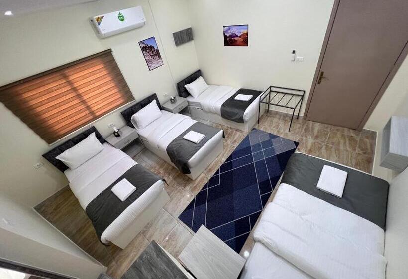 اتاق لوکس خانوادگی, Z3 Hostel