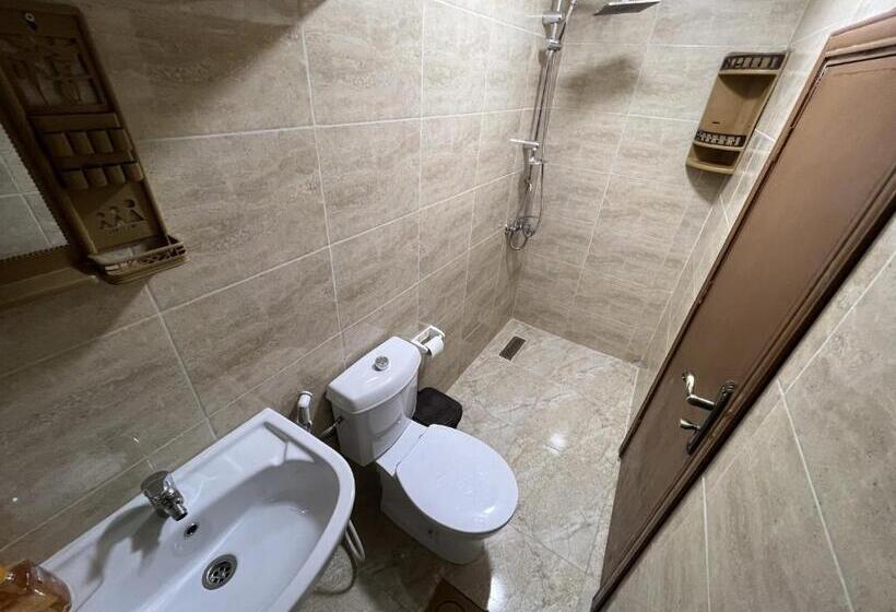 اتاق استاندارد سه نفره, Z3 Hostel