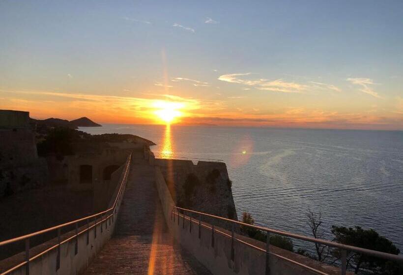 バルコニー付きスタンダードルーム, Bed And Coffee Rooms Portoferraio