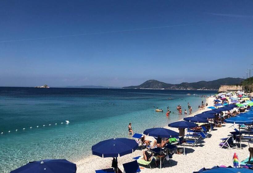 バルコニー付きスタンダードルーム, Bed And Coffee Rooms Portoferraio