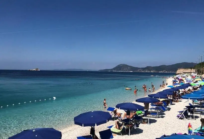 バルコニー付きスタンダードルーム, Bed And Coffee Rooms Portoferraio