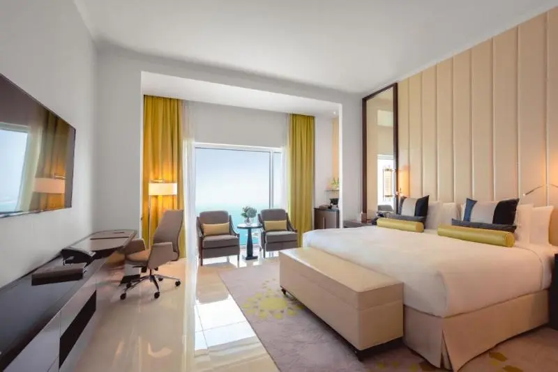 オーシャンビューのプレミアムルーム。, Rixos Marina Abu Dhabi