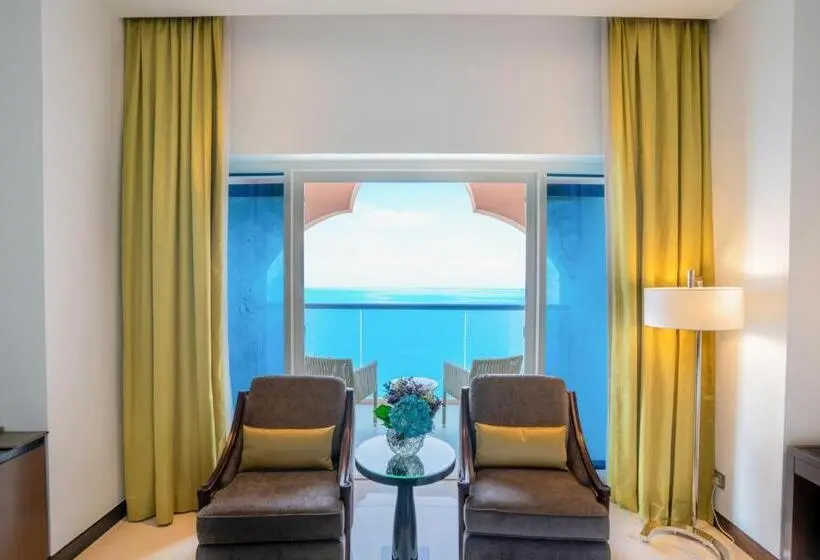 オーシャンビューのプレミアムルーム。, Rixos Marina Abu Dhabi