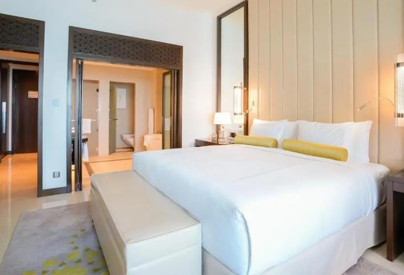 Premium room with view, Rixos Marina Abu Dhabi