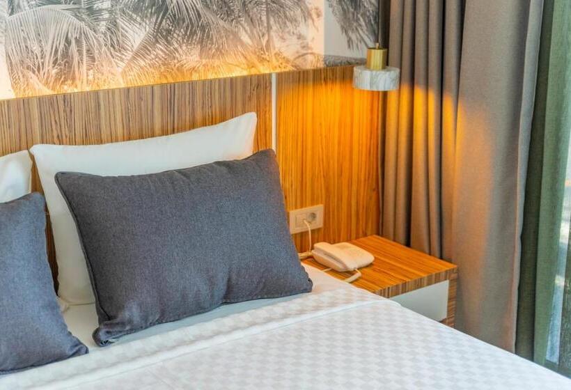 Deluxe-huone, Selluka Buti̇k