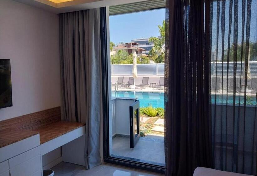 Deluxe Kolmen Hengen Huone, Selluka Buti̇k